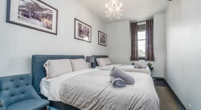 3 Bedroom Queen Street Loft, Varaa Hotelli Toronto 