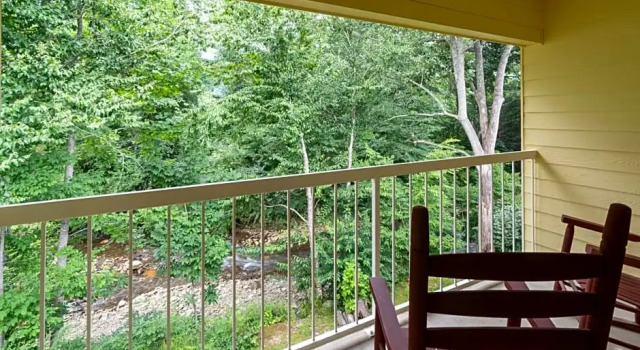 Двухместный номер Standard с видом на воду Ramada by Wyndham Maggie Valley