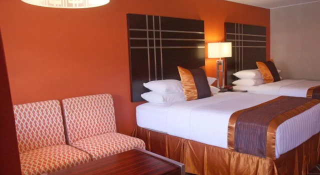 Четырёхместный номер Standard Gateway Inn and Suites