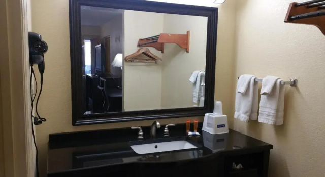 Номер Standard Days Inn by Wyndham Ridgeland South Carolina