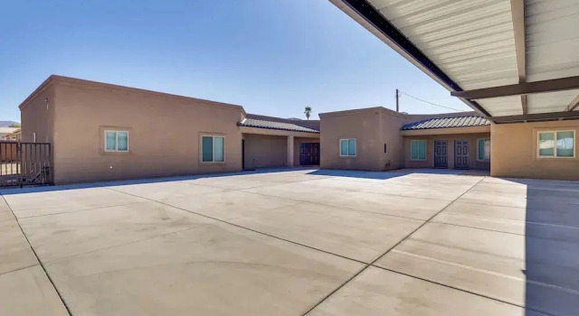 Golf, Hike & Boat! Bright Lake Havasu City Apt