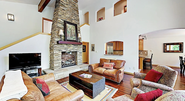 4501 Vail - 5 Br Duplex