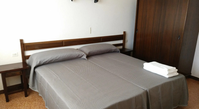 Hostal L´Esplai, Book Hostel / Vandrerhjem Hostels i Alt Empordà, Hostel / Vandrerhjem