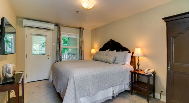 Двухместный номер Standard с балконом Winchester Inn