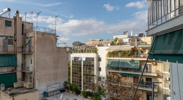 Renovated 3rd Floor Appartment