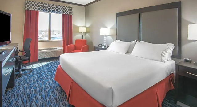 Двухместный люкс Holiday Inn Express Cleveland Airport - Brook Park by IHG