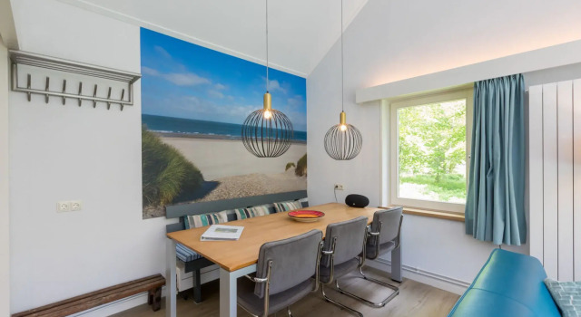 Appealing holiday home in Vrouwenpolder with garden, Book Hotel Vrouwenpolder 