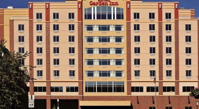 Кровать в общем номере Hilton Garden Inn Mankato Downtown