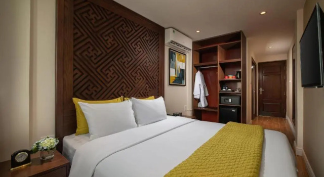 Номер Standard с видом на озеро Hanoi Lakeside Premium Hotel & Travel