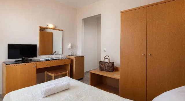 Одноместный номер Standard с балконом и с видом на город Nafsika Hotel