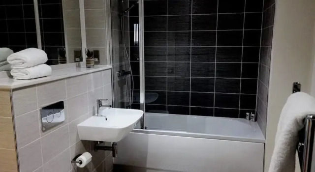 Апартаменты A Modern Studio With Great City Views - 17th Floor, City Views & 2 Minutes to Canal
