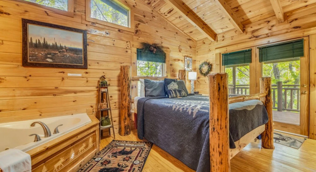Moose Tracks 3 Bedroom Cabin by RedAwning