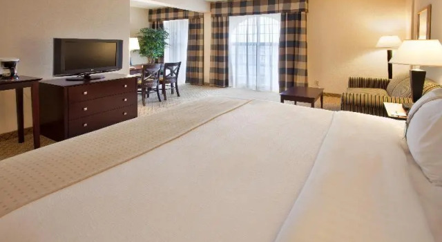 Двухместный полулюкс Holiday Inn & Suites Springfield - I-44 by IHG