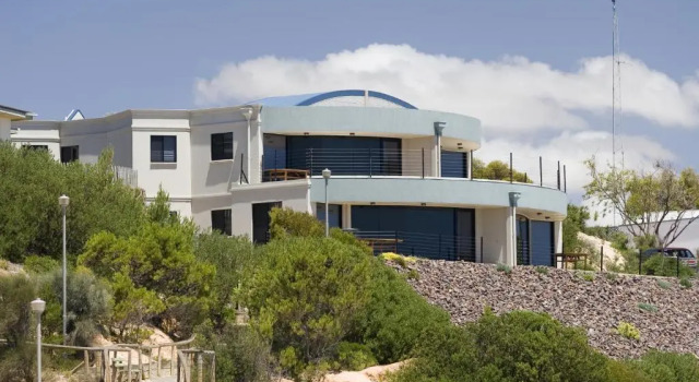 Апартаменты Cliff House Beachfront Villas