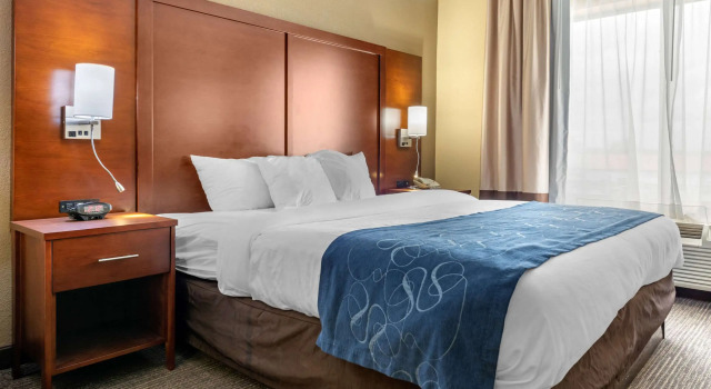 Двухместный люкс Comfort Suites Findlay I-75 near Sports Complex