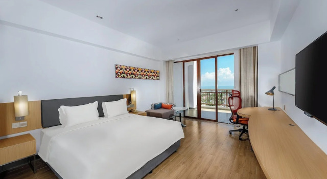 Двухместный номер Standard с балконом и с видом на море Holiday Inn Express Haikou West Coast by IHG