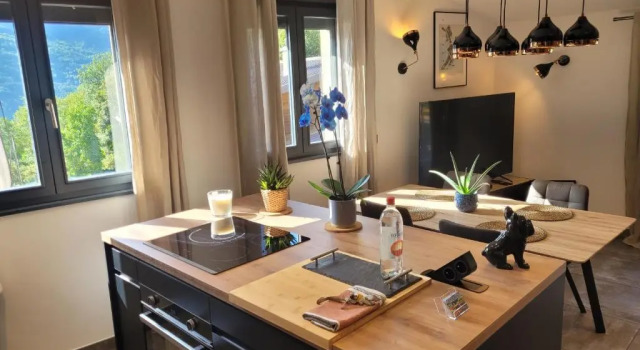 gîte du ruisseau 80m2, maison entière au calme, 2 chambres 2 salles de bain avec terrasse et garage