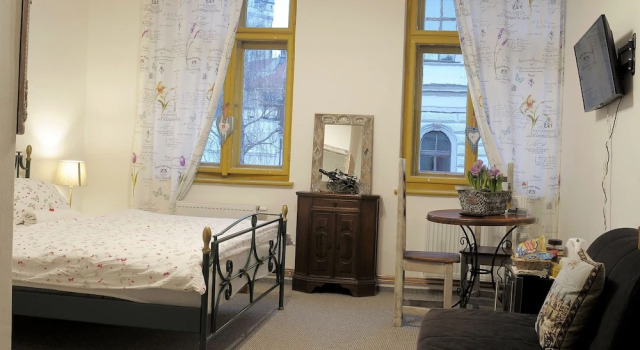 Apartmány V Podzámčí II, Забронировать Отель Мельник Центральной Богемии, рядом с Mělnické Underground