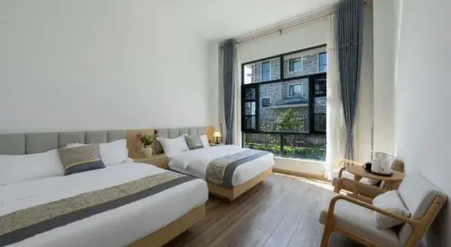 Люкс с видом на внутренний двор Tengchong Muyang Courtyard Wenquan Homestay