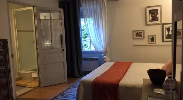 Les Aiguières en Provence, Rezerwuj Hotel Suze-la-Rousse Drôme Provençale