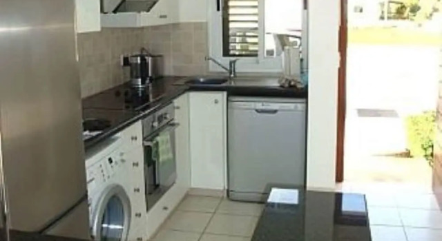Коттедж 2 Bed House - Sleeps 4 - Pool - Garden - Parking