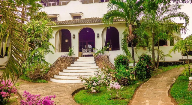 Lions House Boutique Hotel