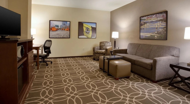 Четырёхместный номер Standard с 2 комнатами Drury Plaza Hotel Pittsburgh Downtown