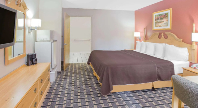 Двухместный Studio Suite Deluxe Days Inn & Suites by Wyndham Pine Bluff