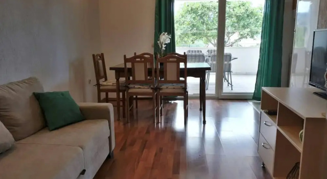 Lovely 2-bedroom Apartment in Poljica, Rezerwuj Apartament Hotele w Split-Dalmatia County z parkingiem, Parking