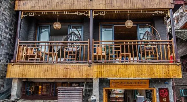 Qingjufengzhu Riverview Guesthouse, Book Hotel Hoteller i Xiangxi med parkering, Parkering