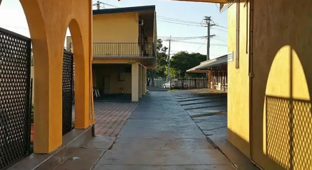 Grand Bundaberg Hostel, Забронировать Хостел Бандаберг Fraser Coast, рядом с Музей Hinkler Hall of Aviation