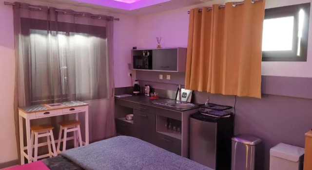 Студия Deluxe Hostal 170 Room 14 Service Appartement