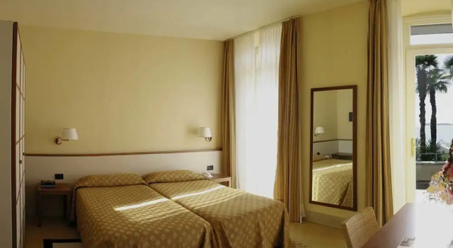 Двухместный номер Classic с балконом и с видом на озеро Hotel Monte Baldo e Villa Acquarone