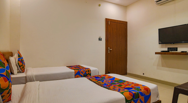 Номер Standard Super Hotel O MP Nagar Near Rachna Tower