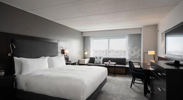 Двухместный номер Standard The Baronette Renaissance Detroit-Novi Hotel