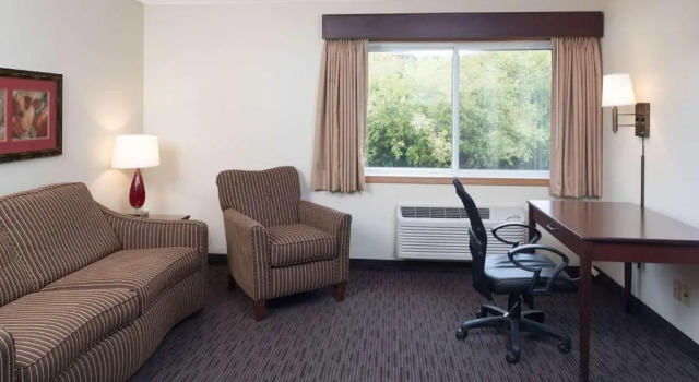 Люкс AmericInn by Wyndham Valley City Conference Center
