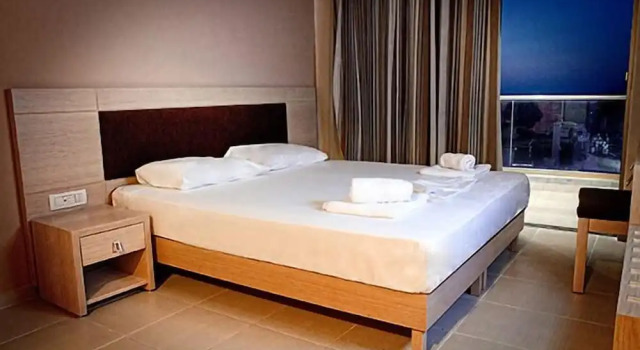 Номер Standard с балконом Crystal Bay Hotel