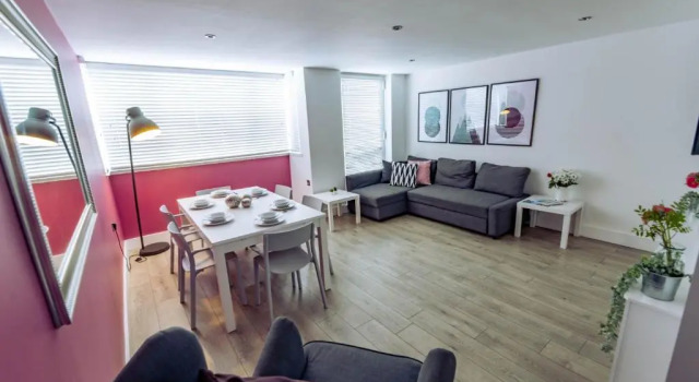 Boutique-Style Apartment in Heart of Brighton Lanes, Забронировать Апартаменты/квартира Отели Исторического графства Суссекса с парковкой, Парковка