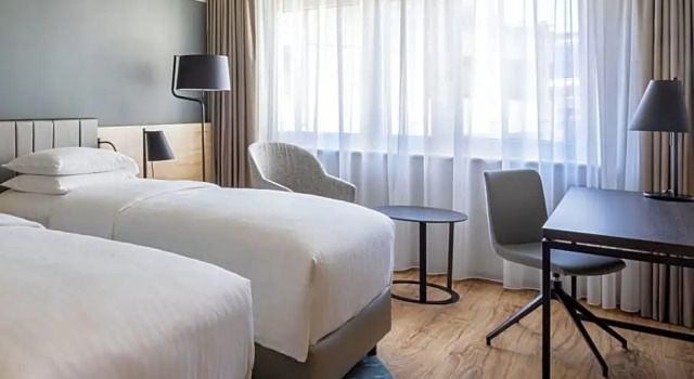 Номер Superior Basel Marriott Hotel