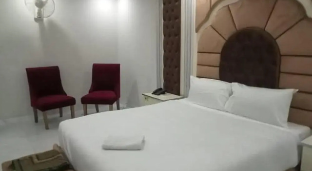 Relax Inn Hotel, Rezerwuj Hotel Tanie hotele w Lahaur, w pobliżu Lahore Stock Exchange