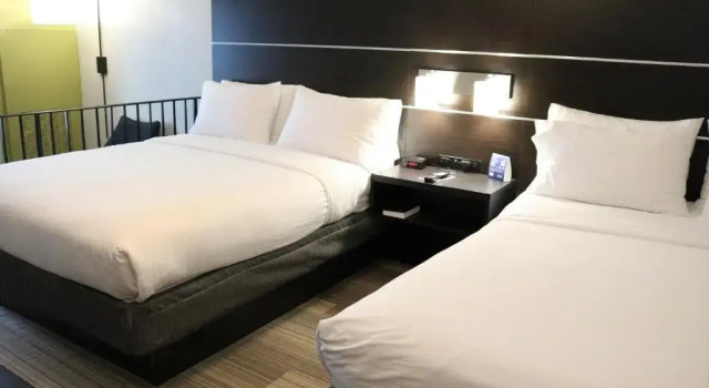 Четырёхместный номер Standard Holiday Inn Express & Suites Columbia-Fort Jackson by IHG