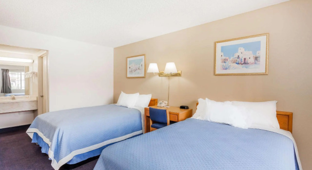 Четырёхместный номер Standard Days Inn by Wyndham Barstow