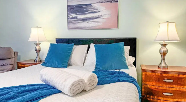 Sunrise Delight Pet-friendly 2-min Walk to Beach, Забронировать Апартаменты/квартира Апартаменты Голливуд-Бич, Апартаменты/квартира
