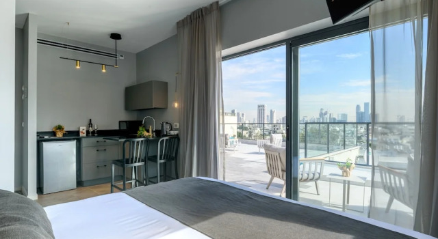 Полулюкс Пентхаус с балконом The Roof - By Sea Land Suites