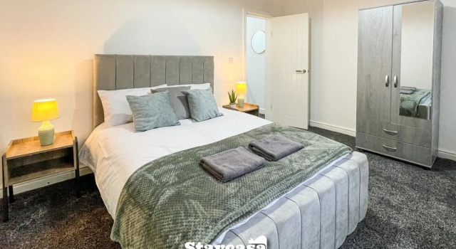 Live in Style House in Desirable Location