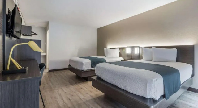 Четырёхместный номер Standard Motel 6 Groves, Tx