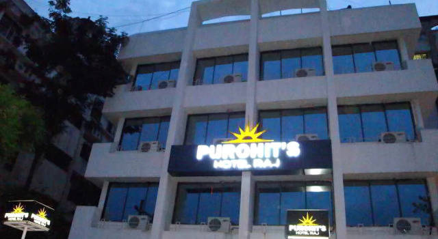 Purohit S Hotel Raj, Rezervovat Hotel Hotely v Gujarat s parkováním, Parkování