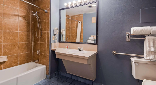 Номер Standard Quality Inn & Suites Fayetteville I-95