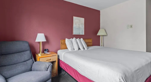 Люкс Wautoma Inn by OYO near Airport WI 73