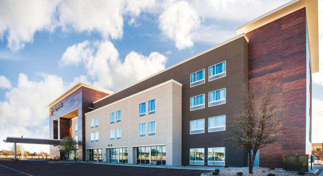La Quinta Inn & Suites by Wyndham Lubbock South, Varaa Hotelli Lubbock Texas
